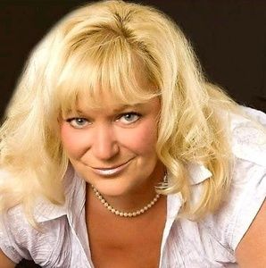 Meet your Posher, Joni